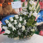 Arreglo Fúnebre Rosas Blancas y Lirios